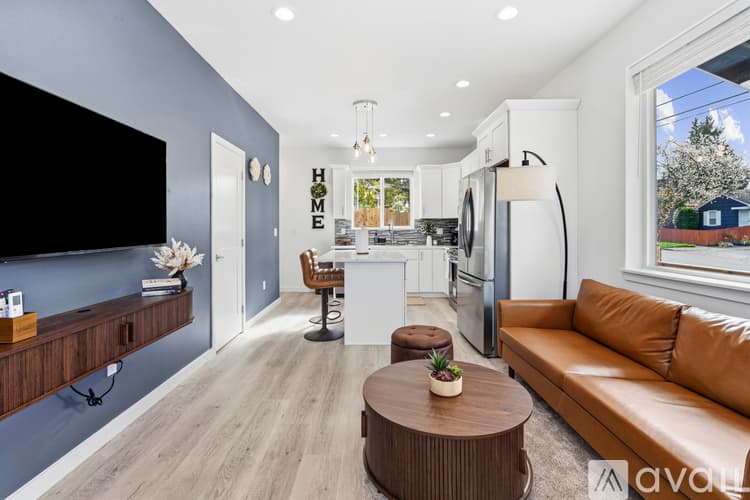 Burien House: 646 Southwest 139th Street