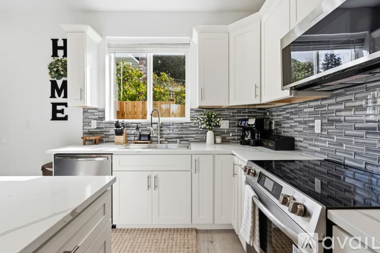 Burien House: 646 Southwest 139th Street