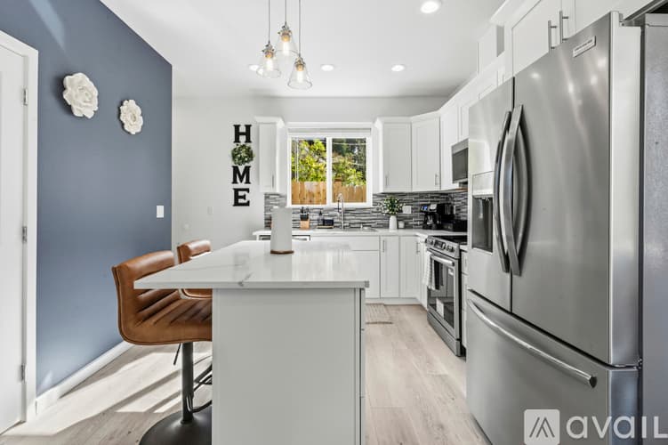 Burien House: 646 Southwest 139th Street