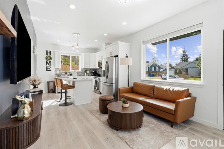 Burien House: 646 Southwest 139th Street