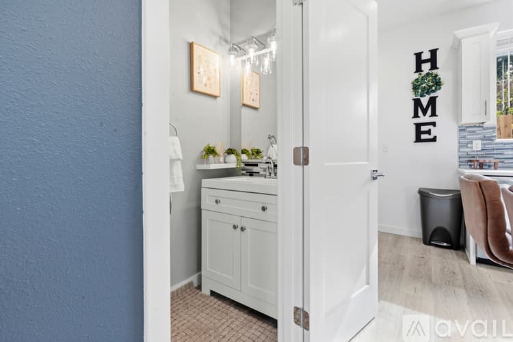 Burien House: 646 Southwest 139th Street
