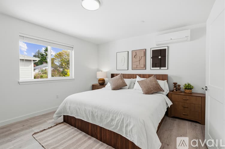 Burien House: 646 Southwest 139th Street