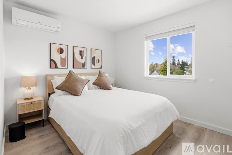 Burien House: 646 Southwest 139th Street