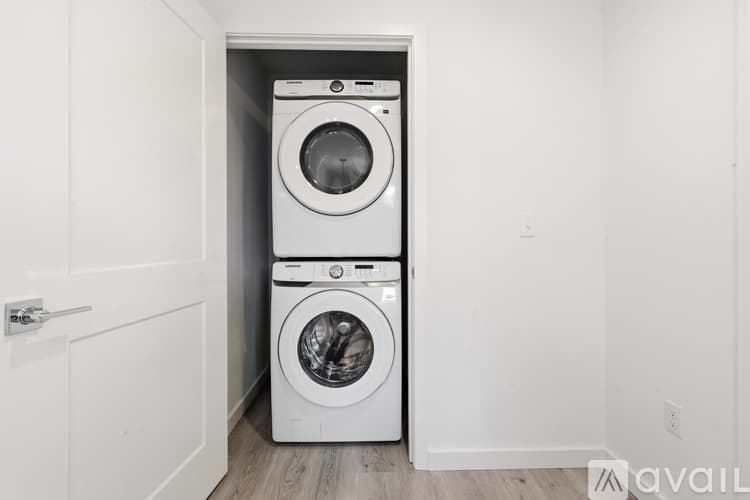 Burien House: 646 Southwest 139th Street