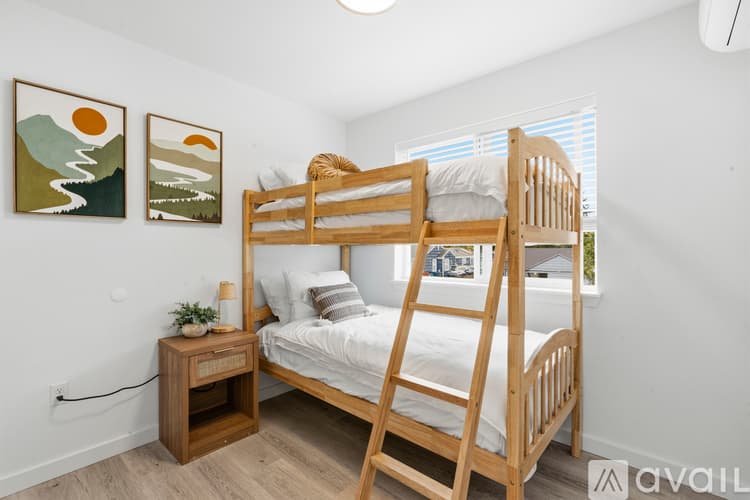 Burien House: 646 Southwest 139th Street