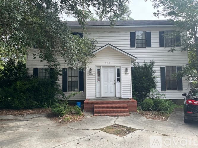 Statesboro Townhome: 506 S College St