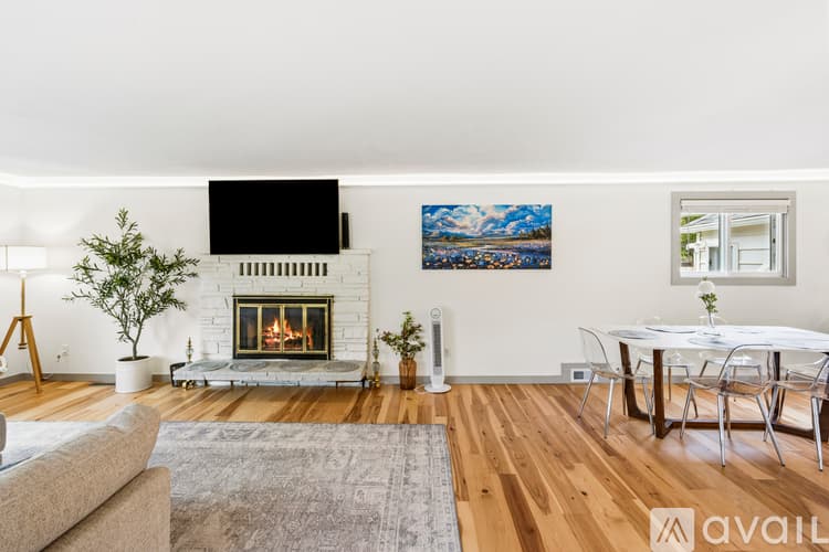 Burien House: 12016 12 Th Avenue South