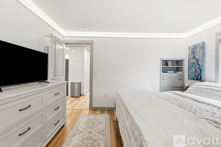 Burien House: 12016 12 Th Avenue South