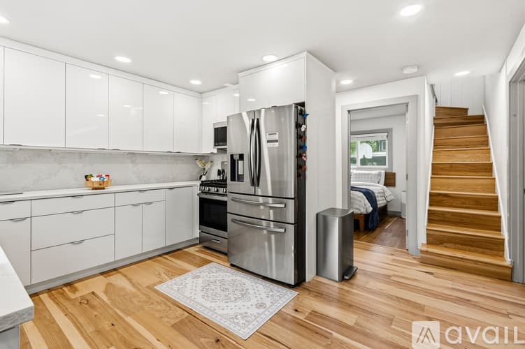 Burien House: 12016 12 Th Avenue South