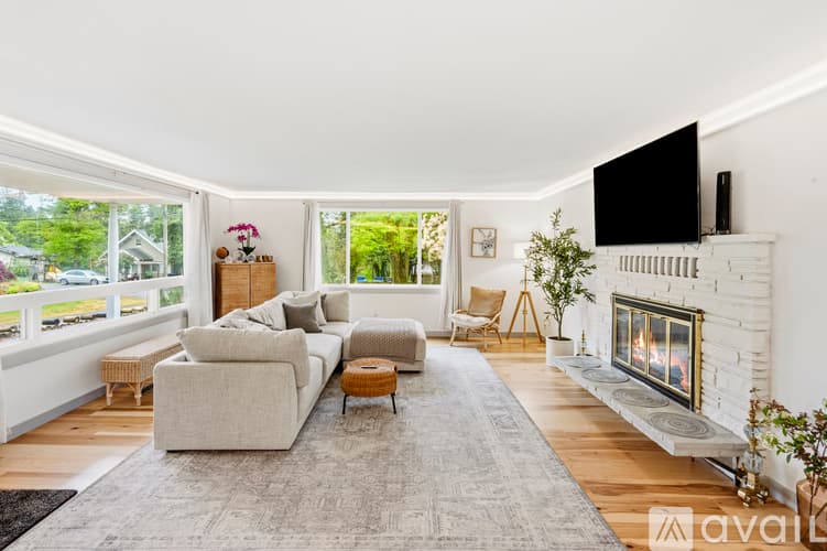 Burien House: 12016 12 Th Avenue South