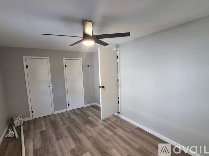 Florissant House: 831 Loekes Dr