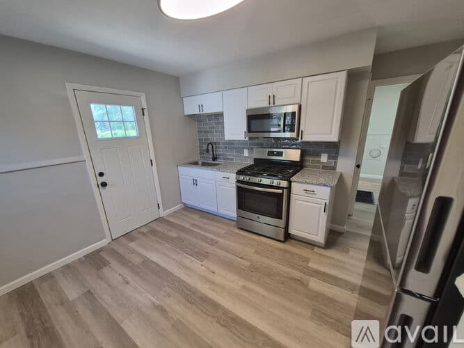 Florissant House: 831 Loekes Dr