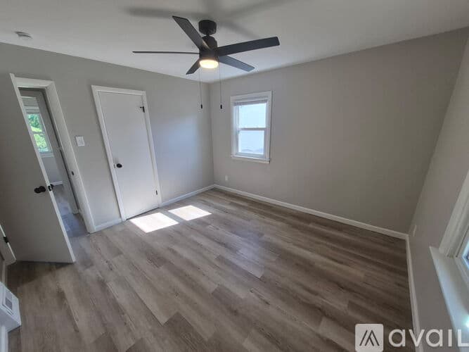 Florissant House: 831 Loekes Dr