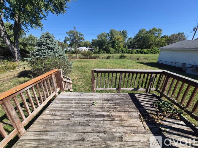 Florissant House: 831 Loekes Dr