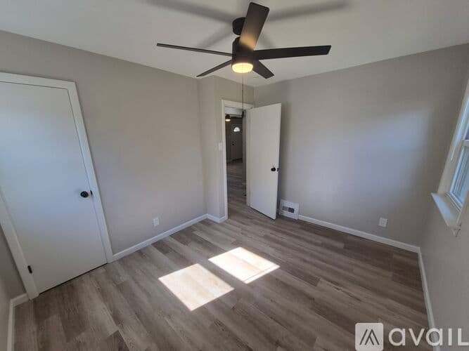 Florissant House: 831 Loekes Dr