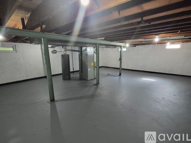Florissant House: 831 Loekes Dr