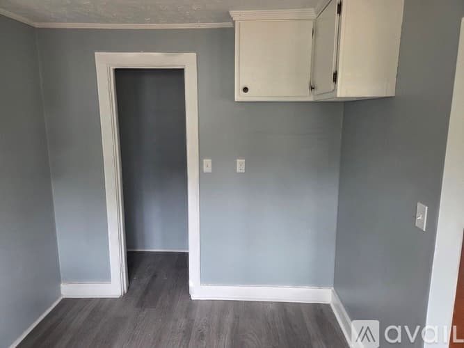 Dublin House: 811 Soperton Ave