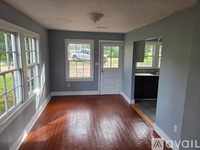Dublin House: 811 Soperton Ave