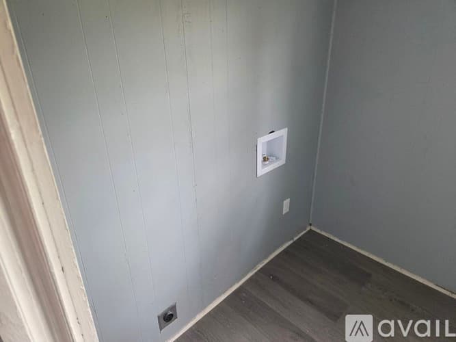 Dublin House: 811 Soperton Ave
