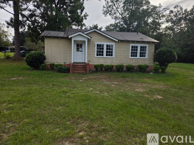 Dublin House: 811 Soperton Ave