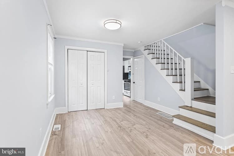 Beverly Townhome: 208 Cooper St