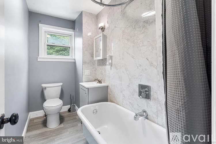 Beverly Townhome: 208 Cooper St