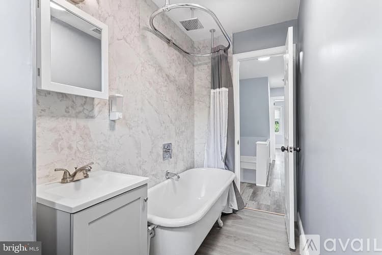 Beverly Townhome: 208 Cooper St