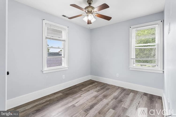 Beverly Townhome: 208 Cooper St