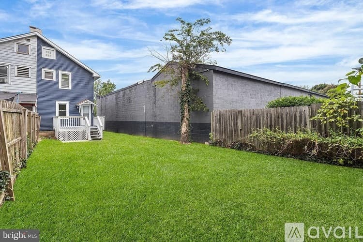 Beverly Townhome: 208 Cooper St