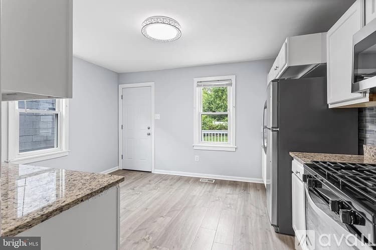 Beverly Townhome: 208 Cooper St