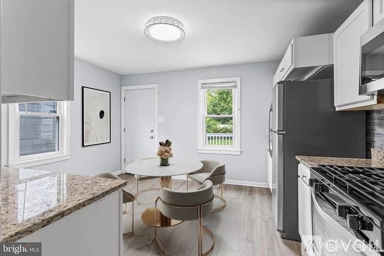 Beverly Townhome: 208 Cooper St