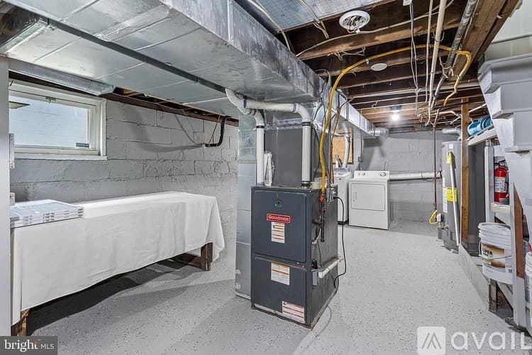 Beverly Townhome: 208 Cooper St