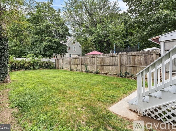 Beverly Townhome: 208 Cooper St