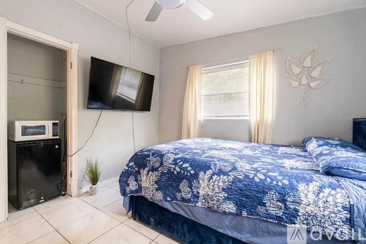 West Palm Beach Apartment: 5722 Purdy Lane