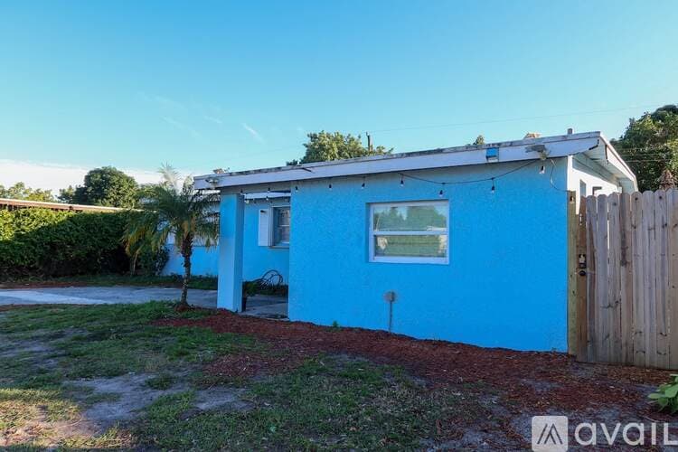 West Palm Beach Apartment: 5722 Purdy Lane