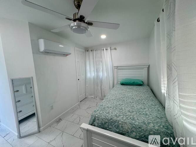 West Palm Beach Apartment: 5722 Purdy Lane