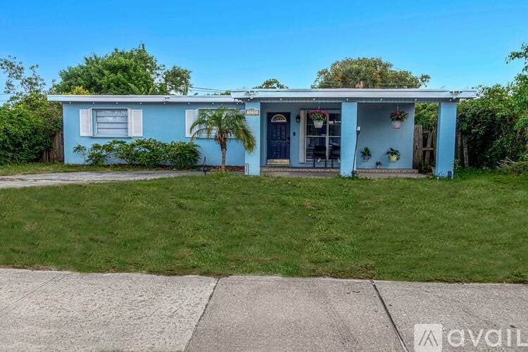 West Palm Beach Apartment: 5722 Purdy Lane