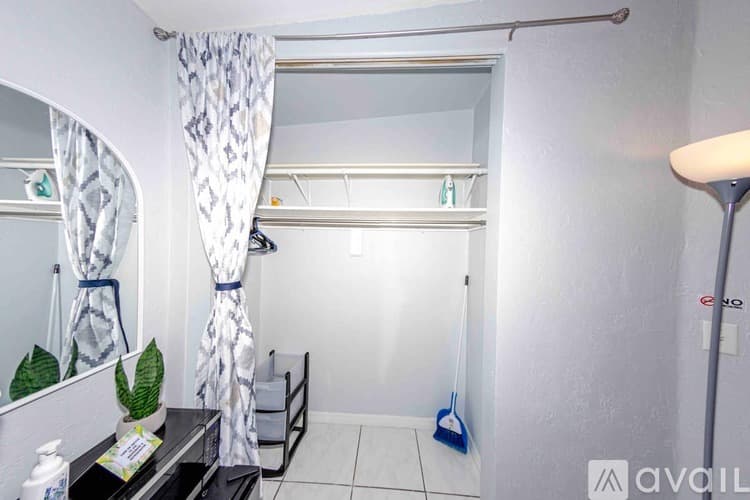 West Palm Beach Apartment: 5722 Purdy Lane