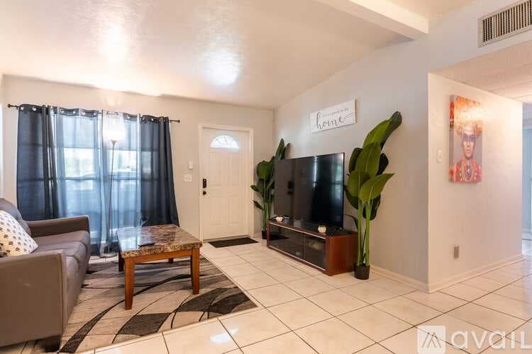 West Palm Beach Apartment: 5722 Purdy Lane