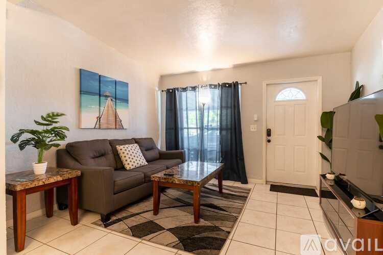 West Palm Beach Apartment: 5722 Purdy Lane