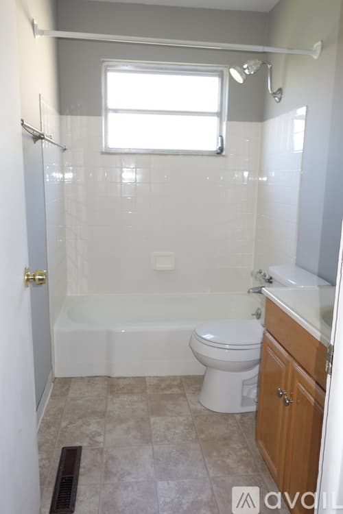 Columbus House: 5289 Eisenhower Rd
