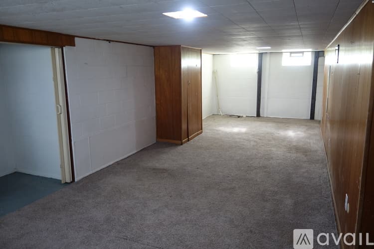 Columbus House: 5289 Eisenhower Rd