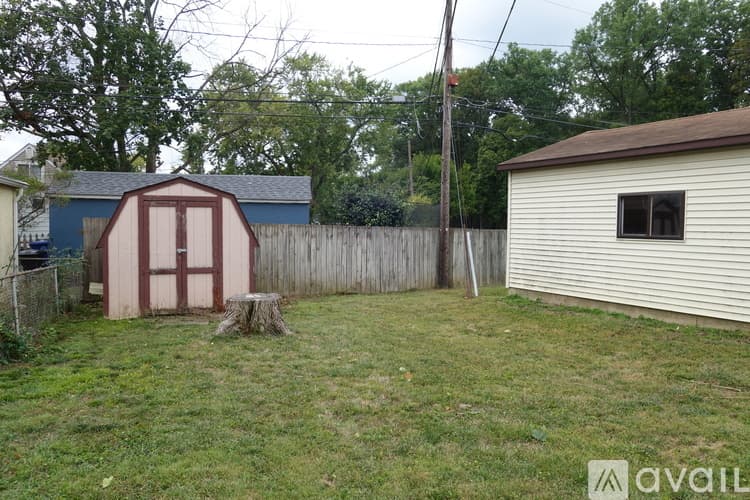 Columbus House: 5289 Eisenhower Rd
