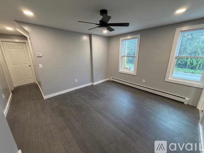 Norwich Apartment: 21 Shetucket Ave