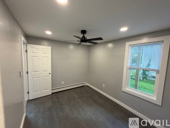Norwich Apartment: 21 Shetucket Ave