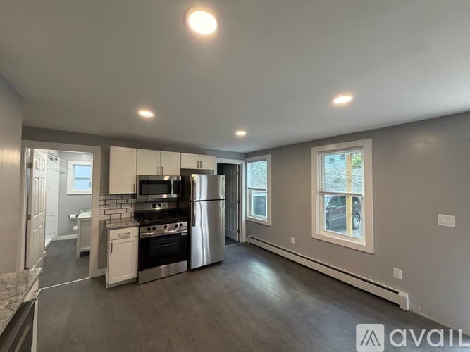 Norwich Apartment: 21 Shetucket Ave
