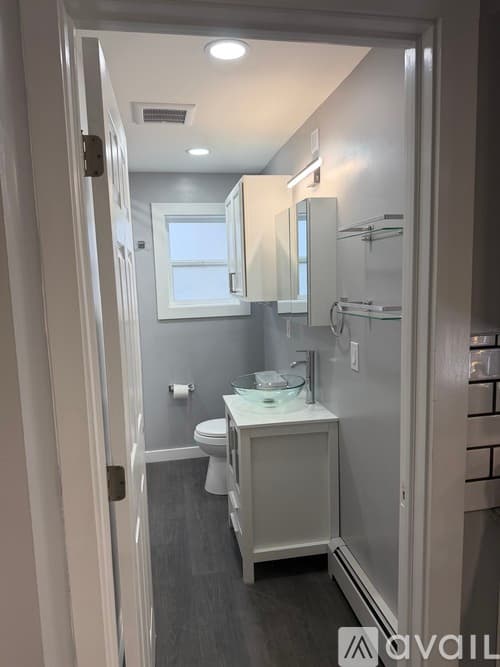 Norwich Apartment: 21 Shetucket Ave