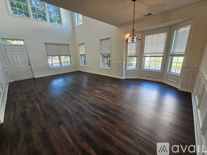 Bluffton Townhome: 77 Regent Avenue