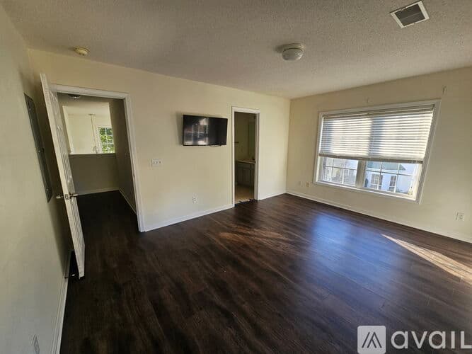 Bluffton Townhome: 77 Regent Avenue