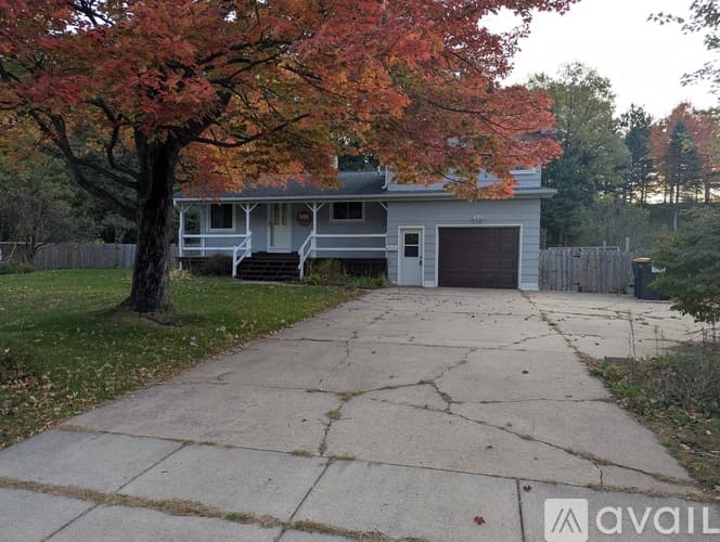 Rothschild House: 519 Pflieger St
